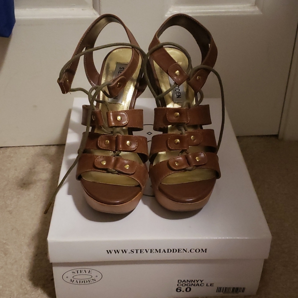 Steve Madden "Dannyy" tie up heels 6